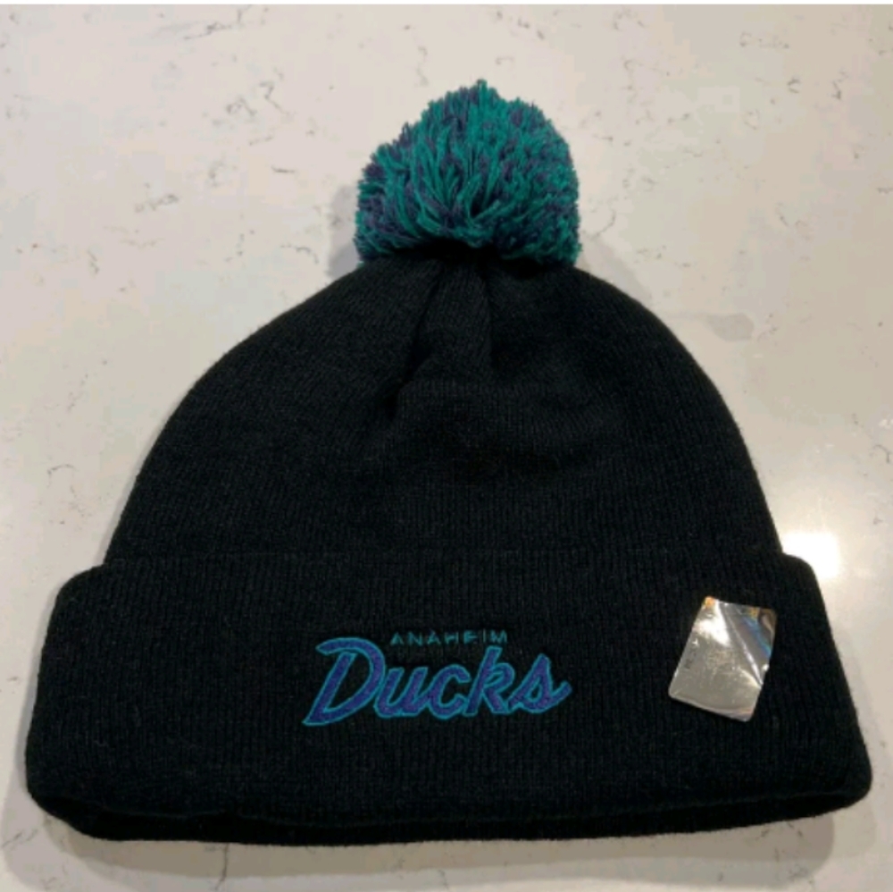 NHL Anaheim Ducks Script Knit Beanie Hat Cuffed Pom Zephyr NEW NWOT Black